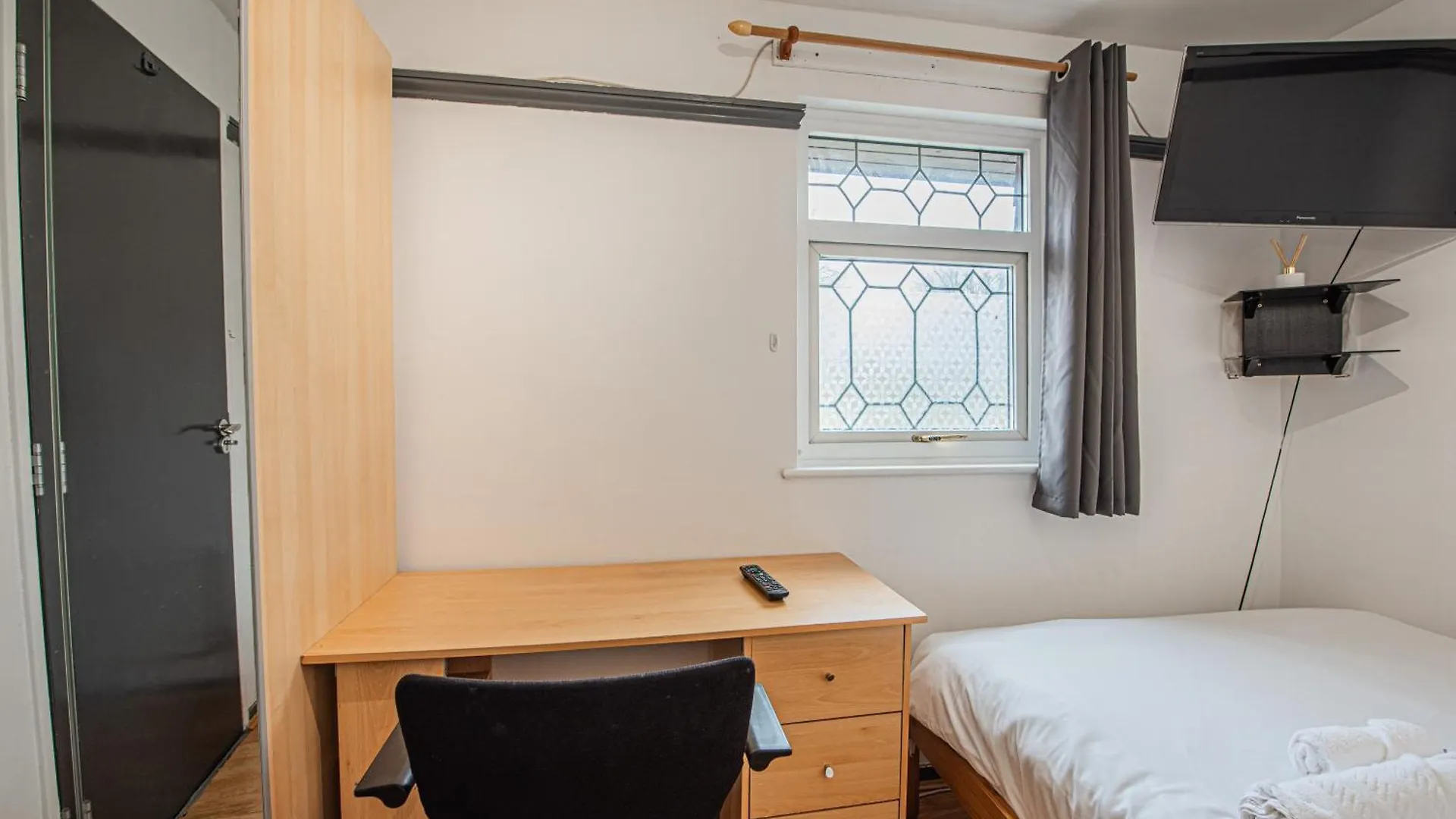 Spacious 4-Bed Home With Garden & Free Parking London 0*,  United Kingdom