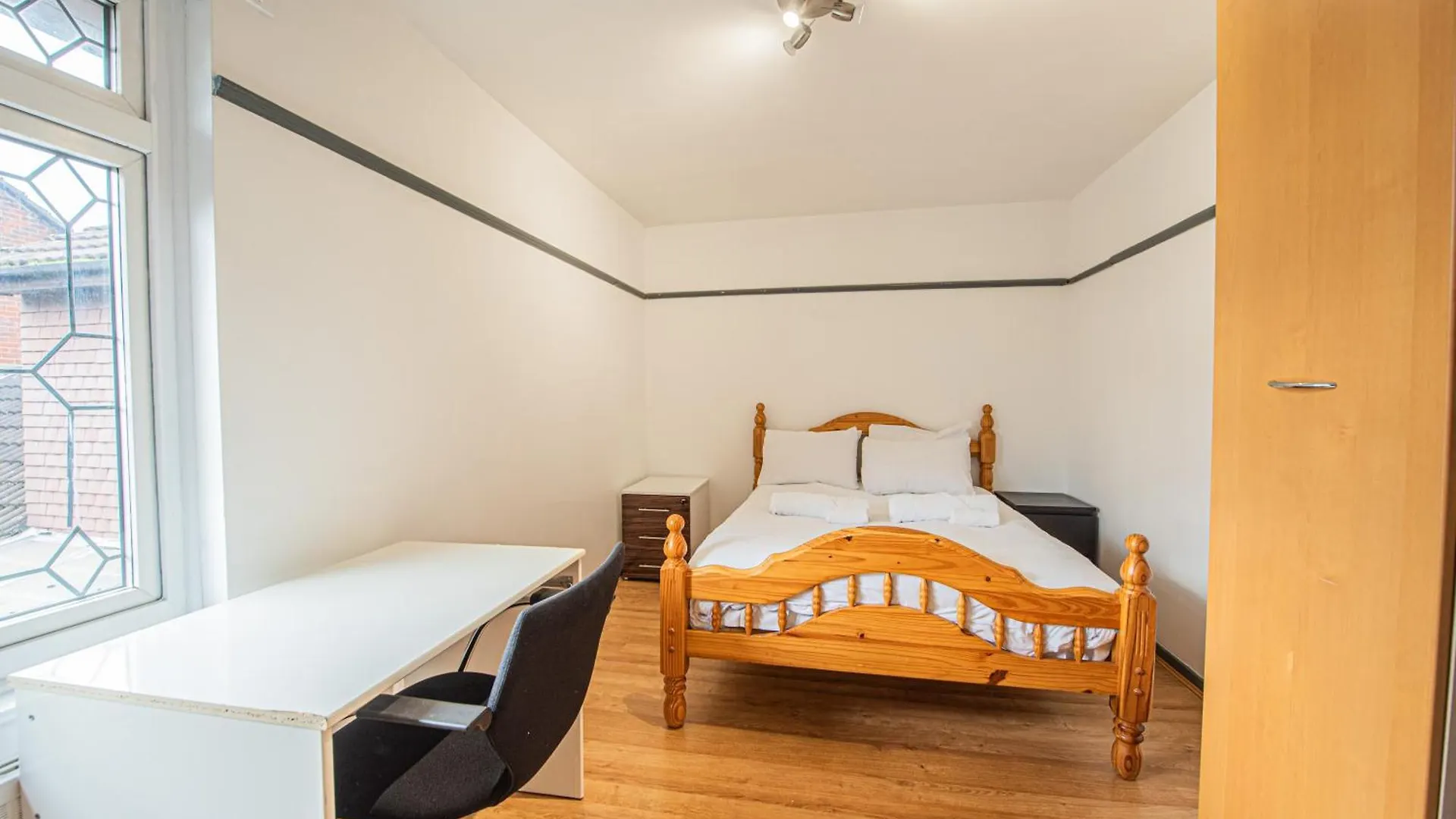 Apartment Spacious 4-Bed Home With Garden & Free Parking London United Kingdom