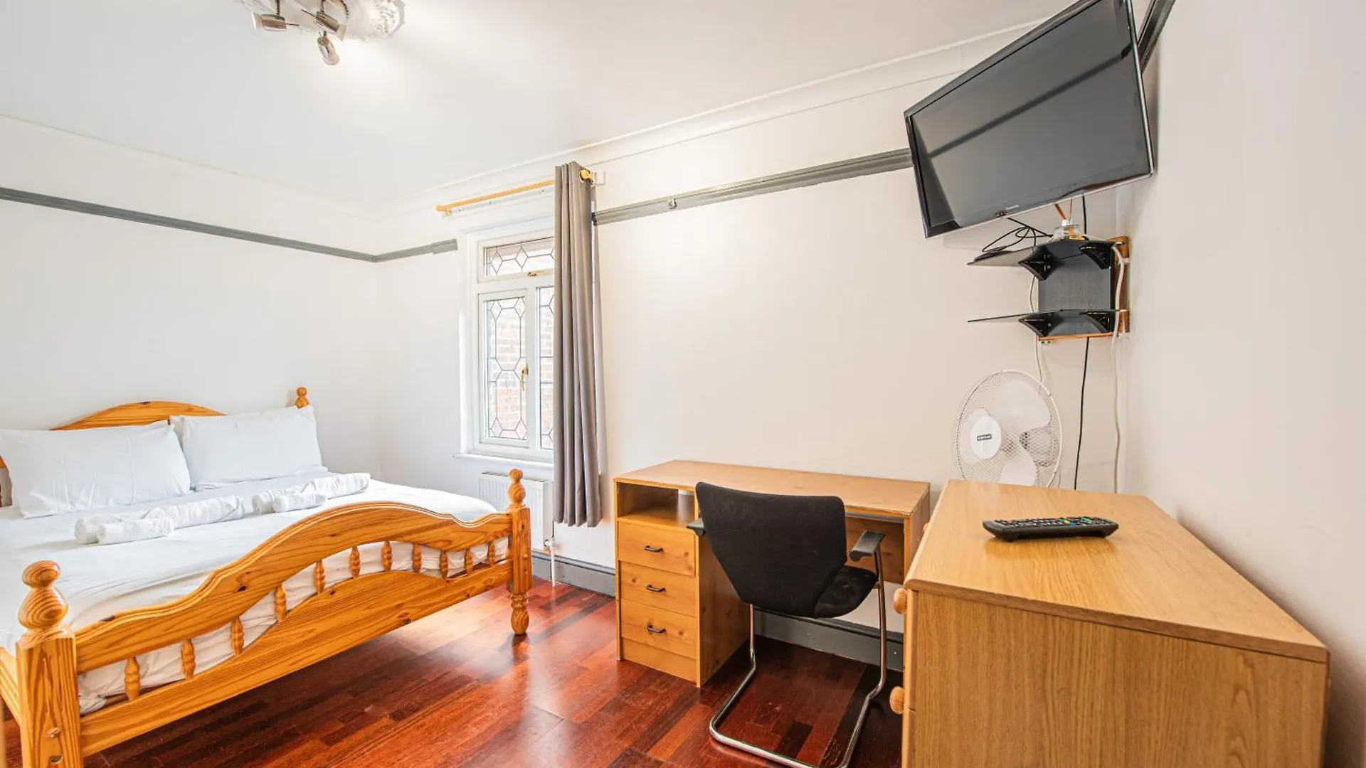 Apartment Spacious 4-Bed Home With Garden & Free Parking London