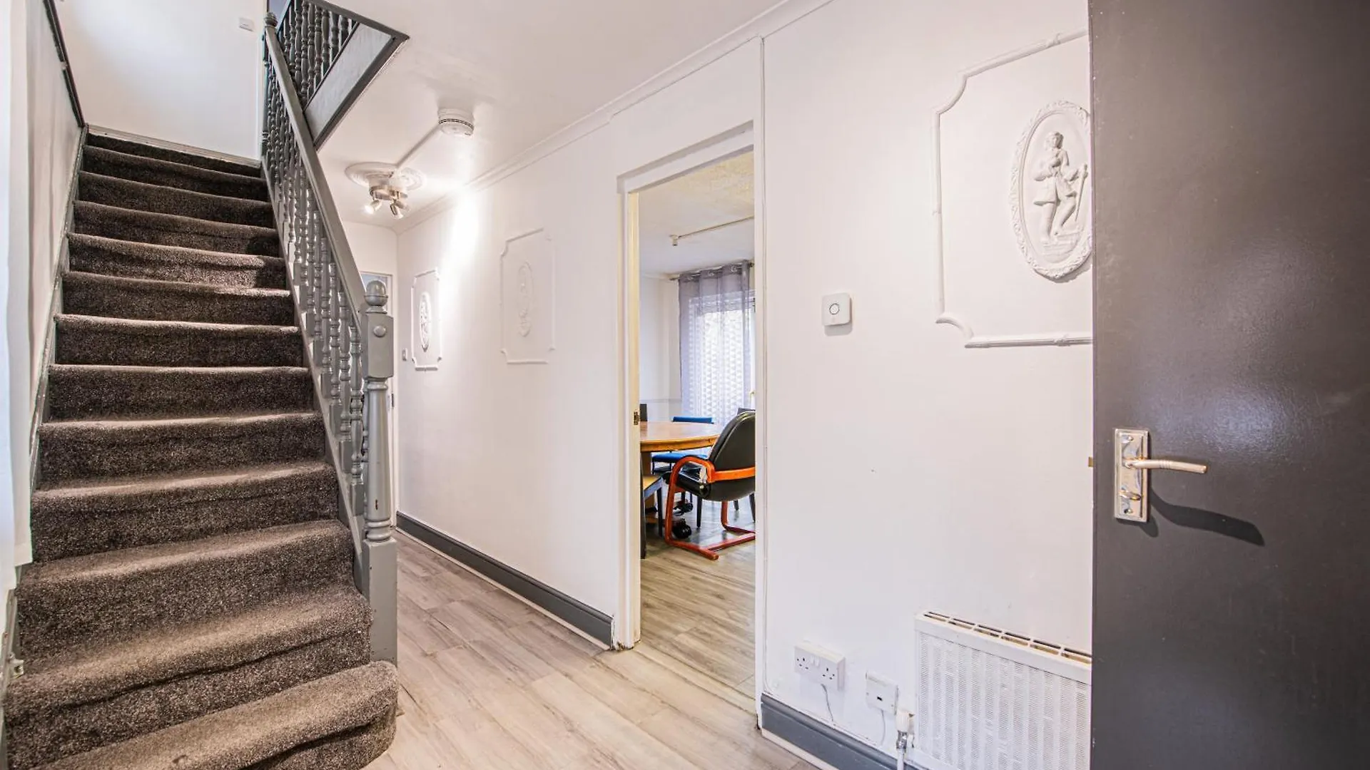 Apartment Spacious 4-Bed Home With Garden & Free Parking London