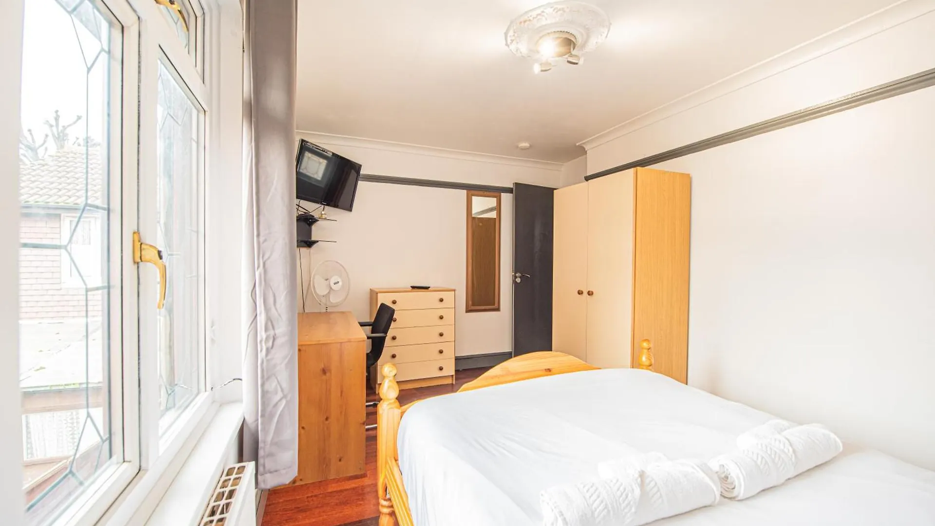 Spacious 4-Bed Home With Garden & Free Parking London United Kingdom
