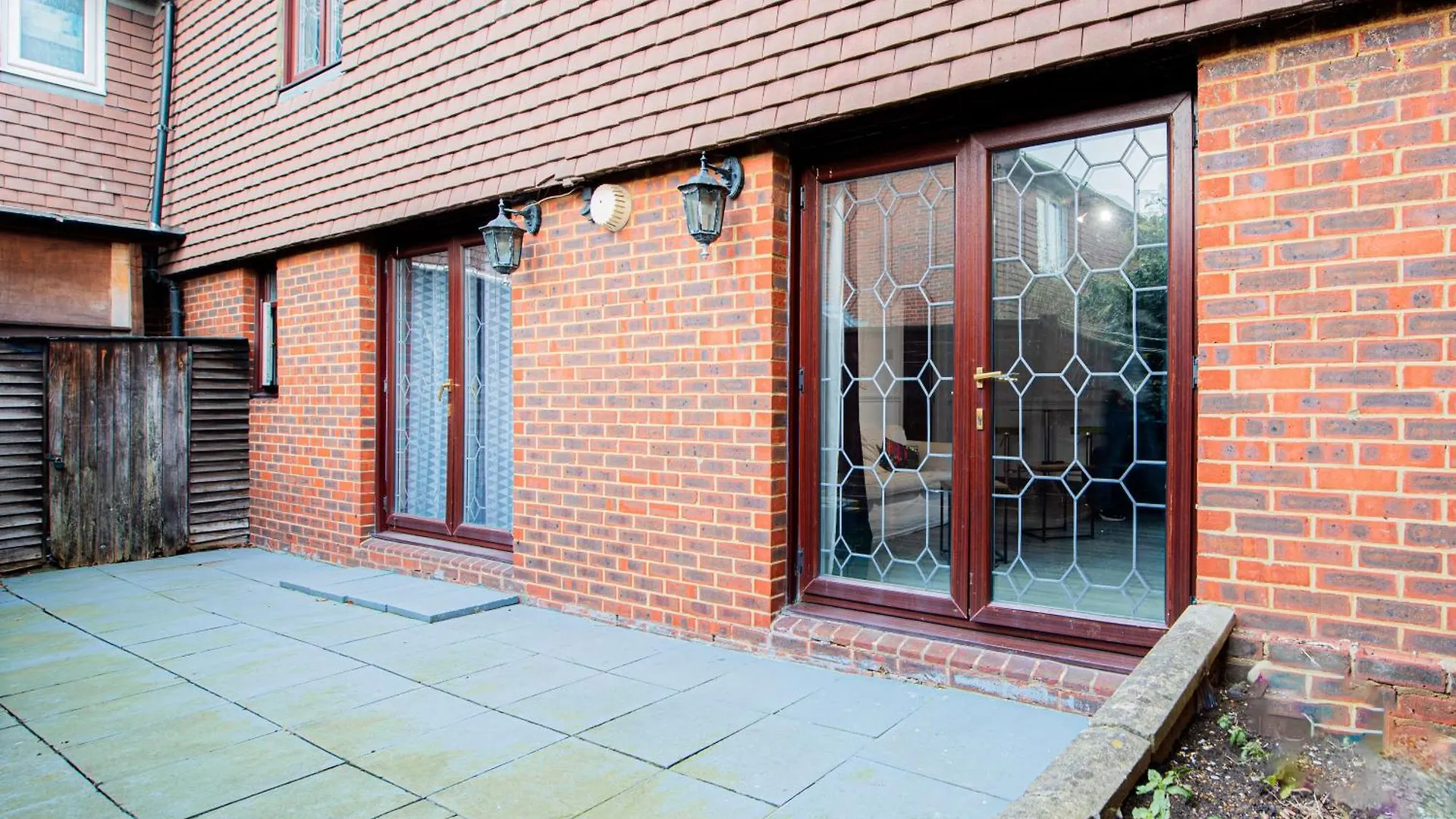 Spacious 4-Bed Home With Garden & Free Parking London